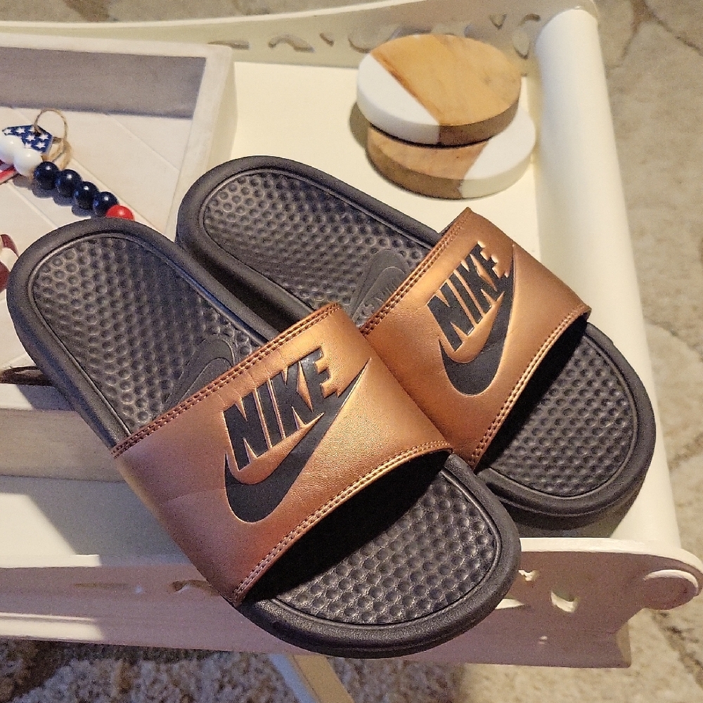 Nike Sz 7 Black and Bronze Slides